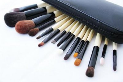 ​化妆的刷子和粉扑的区别 化妆刷子和粉扑有什么不同