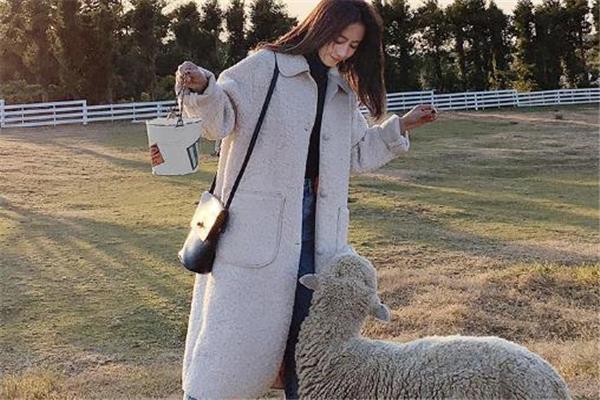 冬季女生穿什么外套好看 要保暖也要时髦 冬季女生穿什么外套好看 要保暖也要时髦