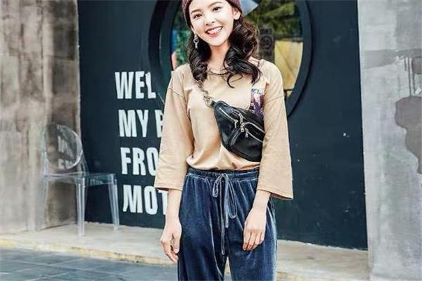丝绒裤子怎么搭配 春季必备单品 丝绒裤子怎么搭配 春季必备单品