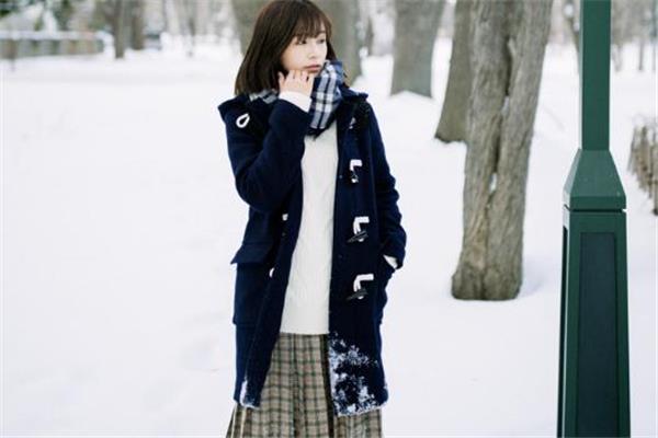 下雪穿什么衣服拍照好看 这些外套少不了 下雪穿什么衣服拍照好看 这些外套少不了