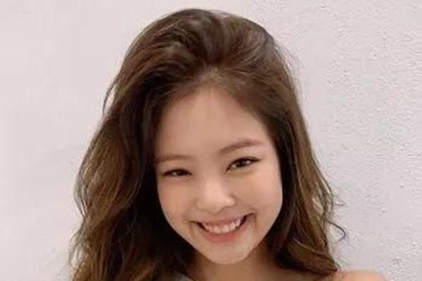 夏季染什么颜色耐看 女生夏季适合染什么颜色 夏季染什么颜色耐看 女生夏季适合染什么颜色