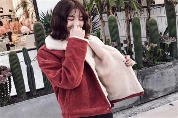 羊羔毛外套搭配图片 过冬保暖又百搭 羊羔毛外套搭配图片 过冬保暖又百搭