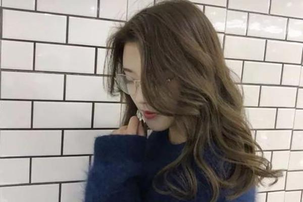 女生头发染什么颜色好看 适合女生染的好看的颜色 女生头发染什么颜色好看 适合女生染的好看的颜色