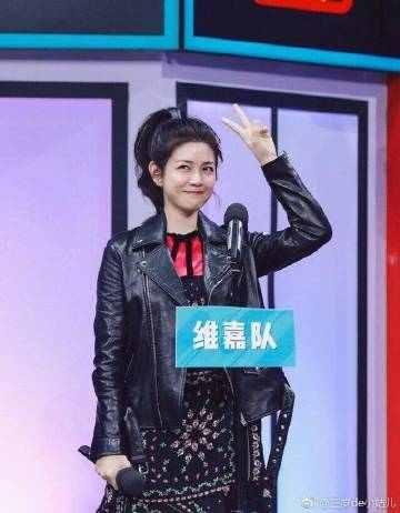 天生丽质陈妍希微博晒图:陈八岁和你一起快乐在,@快乐大本营