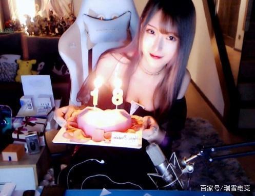 主播腐团儿才十八岁?过生日也不忘晒美美的照,称自己是腐大壮
