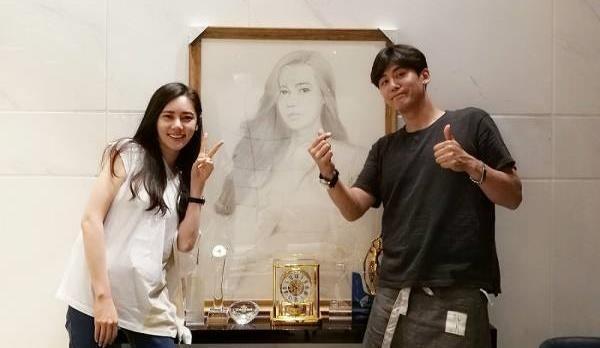娱乐资讯:于晓光全家近照,39岁秋瓷炫美得像少女