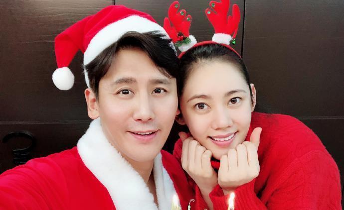 娱乐资讯:于晓光全家近照,39岁秋瓷炫美得像少女