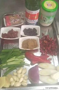 涮毛肚的底料制作