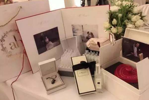 伴手礼和随手礼的区别,婚礼伴手礼和喜糖有什么区别图1