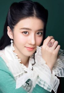 《海上牧云记》演少年苏语凝的李凯馨,现代装像热巴,像佟丽娅