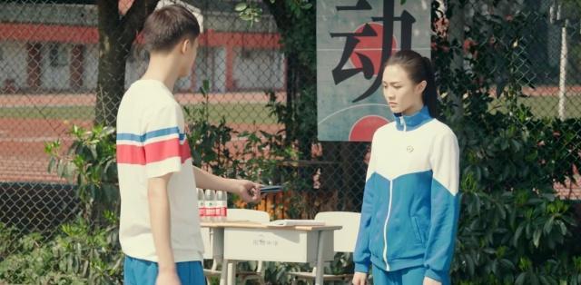 八分钟的温暖颜海误会柳溪川了拒绝学姐,说喜欢萧卓安