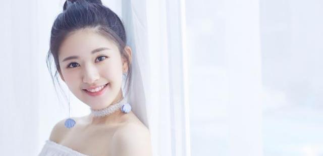 “赵露思”只是艺名?她的真名被曝光后,网友:原谅我笑了