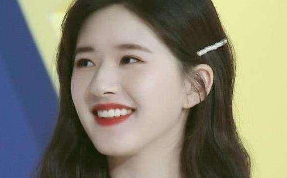 “赵露思”只是艺名?她的真名被曝光后,网友:原谅我笑了