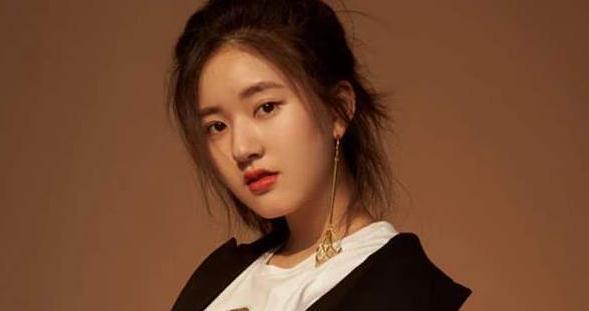 “赵露思”只是艺名?她的真名被曝光后,网友:原谅我笑了