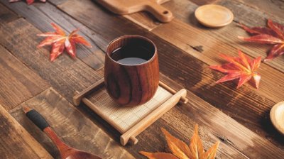 ​静夜思描写的是什么季节