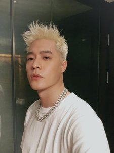 ​曝周汤豪交往网红美女 本人否认：只是一般朋友