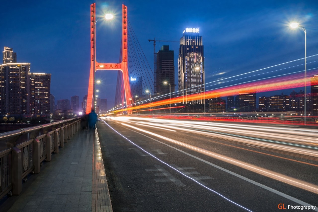 以建军命名,有纪念意义的省内第一座斜拉索大桥