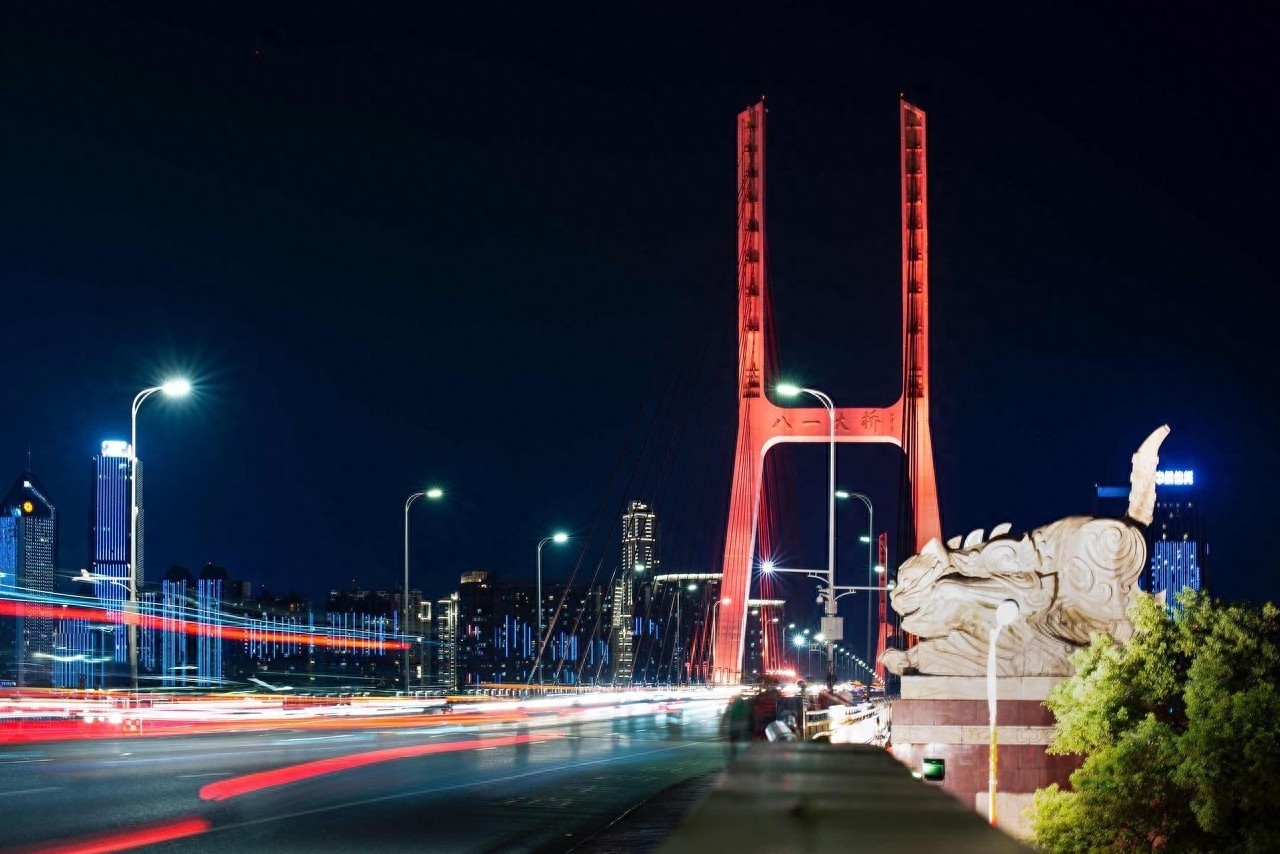 以建军命名,有纪念意义的省内第一座斜拉索大桥