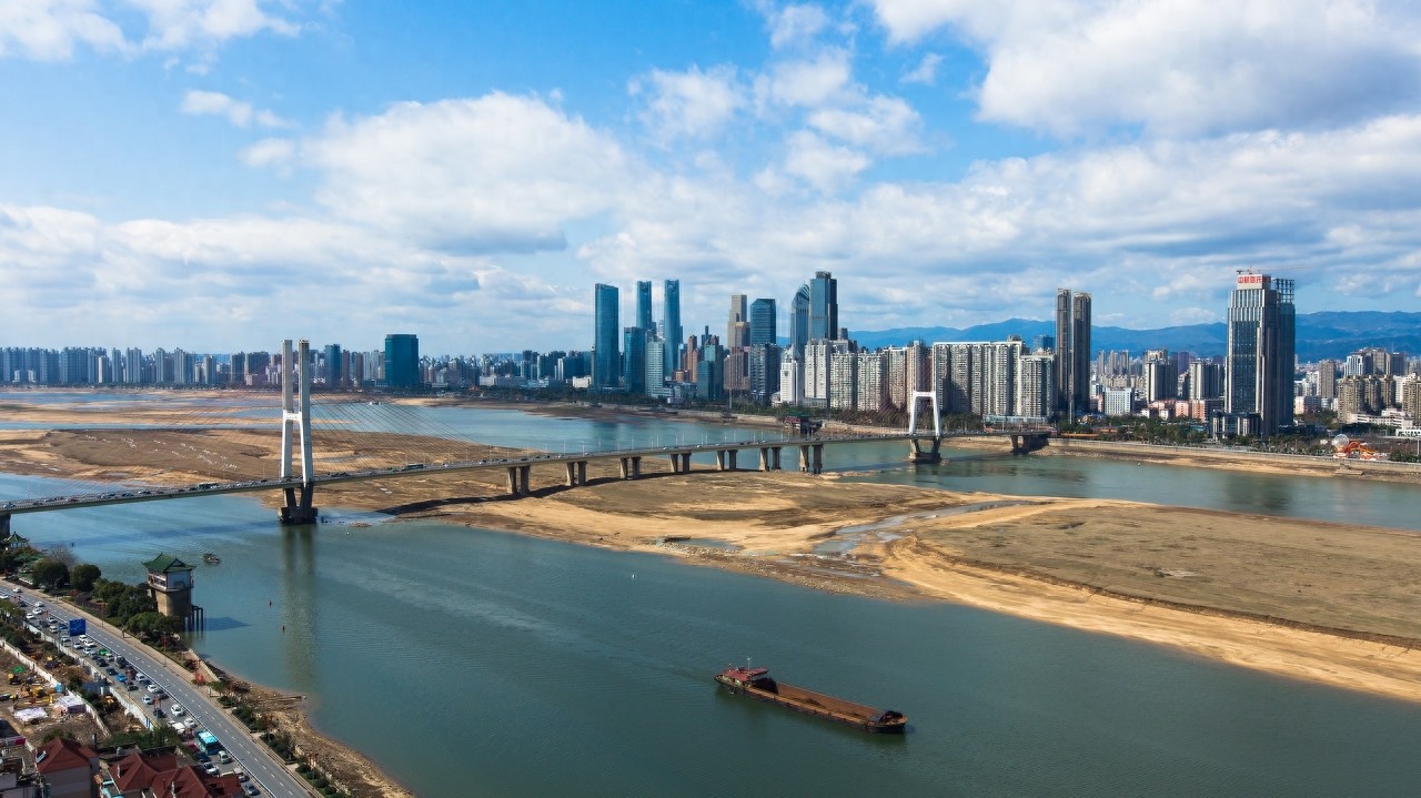 以建军命名,有纪念意义的省内第一座斜拉索大桥