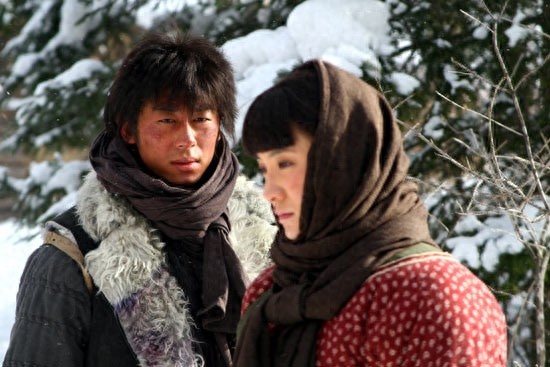 靳东和朱亚文演《闯关东》的时候那叫一个帅，宋佳也很美！