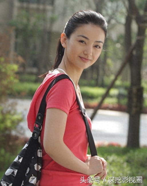 记得《雪豹》里的萧雅吗?低调、鲜有绯闻,话剧出身,文艺女神