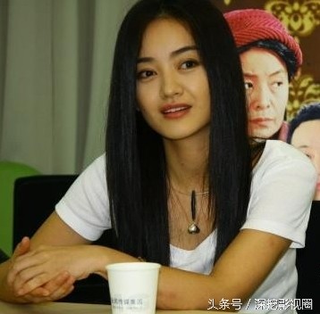 记得《雪豹》里的萧雅吗?低调、鲜有绯闻,话剧出身,文艺女神