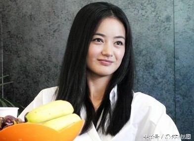 记得《雪豹》里的萧雅吗?低调、鲜有绯闻,话剧出身,文艺女神