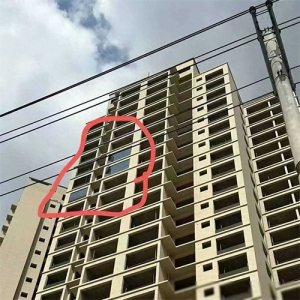 ​四川夫妻19楼坠亡：两人身份被曝，业主面临巨额赔偿，知情人发