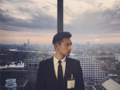 ​李现被采访对杨紫动心过吗？李现回答绝了，网友：强忍着不笑