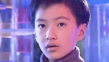 快乐星球丁凯乐拍婚纱照 妻子在一旁乖巧等待